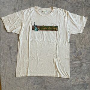 Statue of Liberty t-shirt L